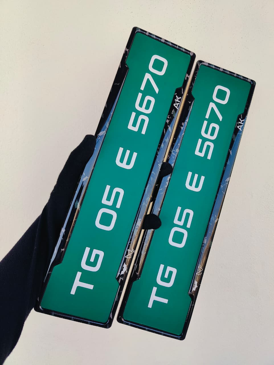 Obsidian Edge Series green EV number plate